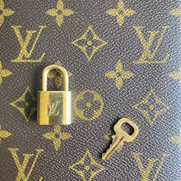 Louis Vuitton Lock and Key 🔐 - Picture 2 of 3